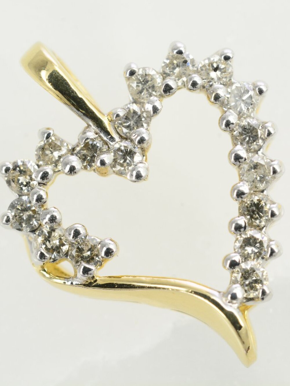10k .17PT Diamond Heart Pendant